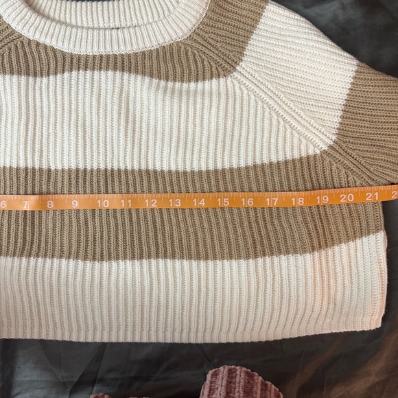 Forever 21 White Tan striped knit cropped sweater Crewneck pullover size Small - Picture 7 of 8